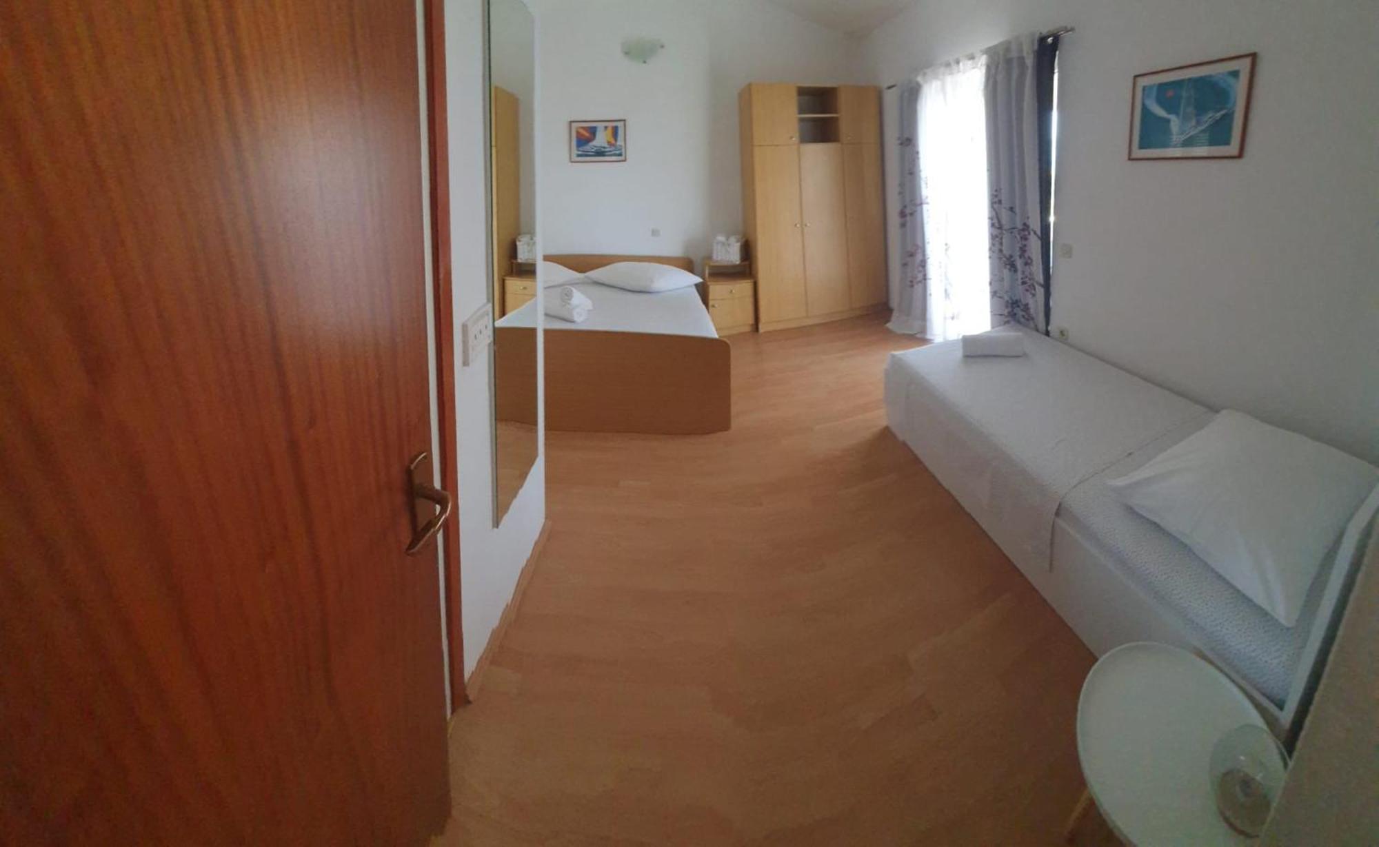 Apartments Garac Dugi Rat Εξωτερικό φωτογραφία
